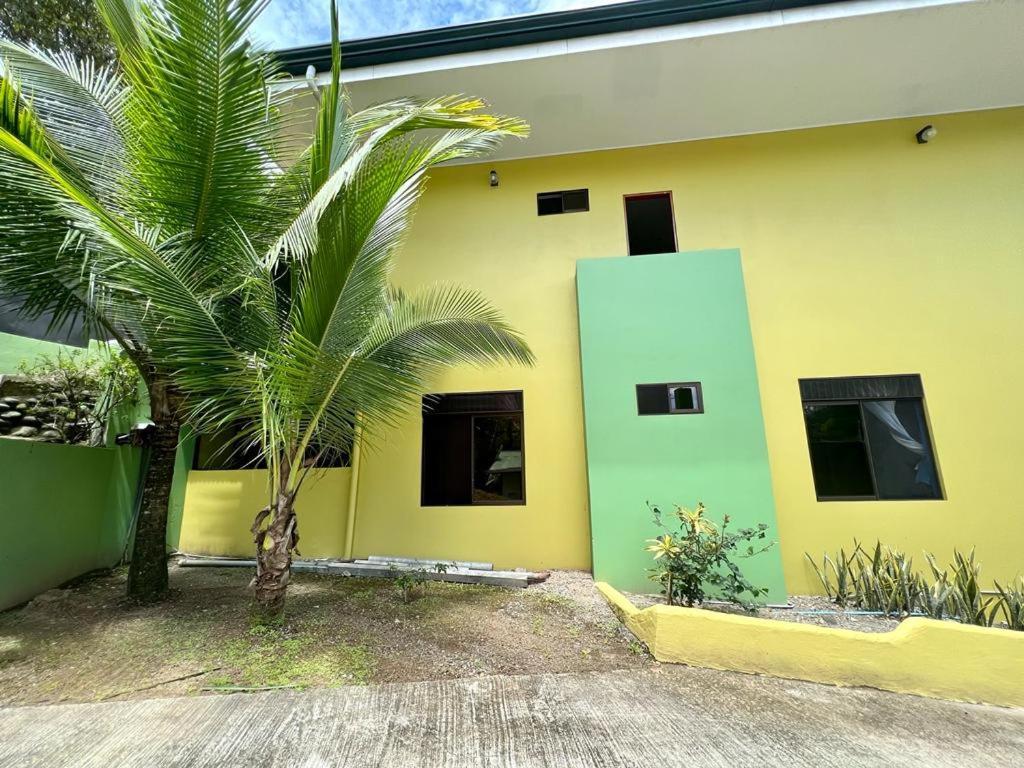 Yellow House Quepos Luaran gambar
